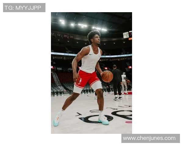 斯库特亨德森的崛起之路：从新秀到篮球明星的蜕变历程