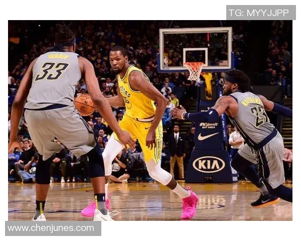 湖人队与雷霆队激战正酣谁能在这场对决中笑到最后