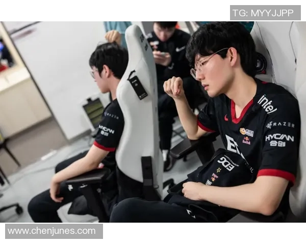 埃青年与特温特激战正酣谁能在这场对决中笑到最后